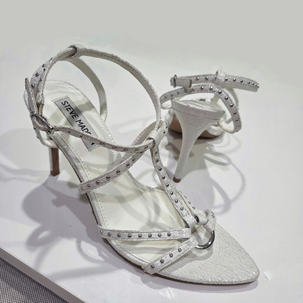 Steve Madden NWT 'Amour' White Crinkled Leather Silver Studded Sandal Pump New 7 - Picture 2 of 13